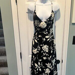 Fore rosette deep v dress